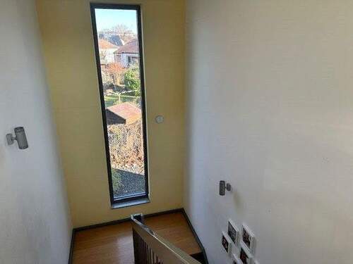 Treppe-mit-Lichtband - 