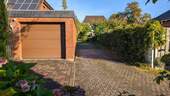 Auffahrt und Garage - 