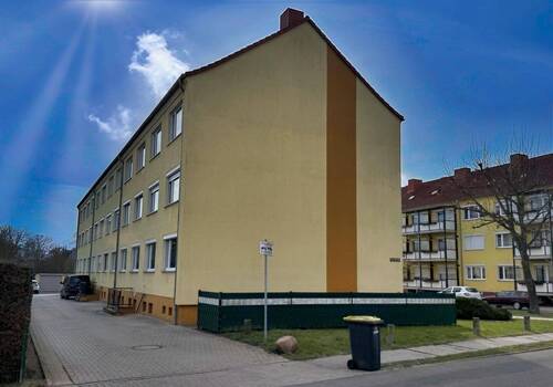Hausansicht - 6 Zimmer Etagenwohnung zum Kaufen in Oschersleben