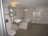 mit Dusche und Wanne - 