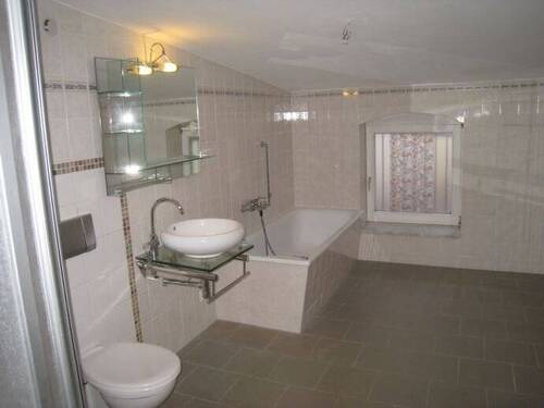 mit Dusche und Wanne - 