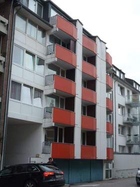 P1000214.JPG - Frisch saniert! Kleine 2 Zimmerowhnung wartet auf Sie!