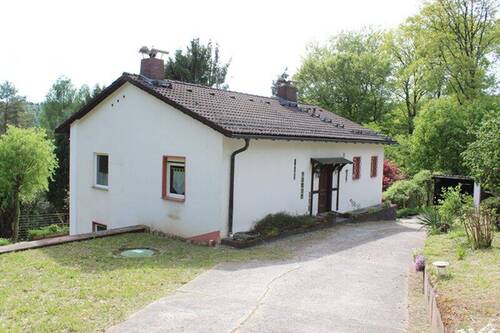 Frontseitenansicht.JPG - 5 Zimmer Einfamilienhaus in Oberzent