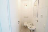 Separat vom Bad getrenntes WC - 