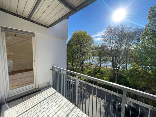 Highlight...Balkon mit Schloßteichblick - Seltene Gelegenheit in Schloßchemnitz – Eigentumswohnung mit Balkon, Aufzug und Tiefgarage sowie mit direktem Blick auf den Schloßteich