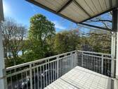 Balkon mit Blick ins Grüne - 