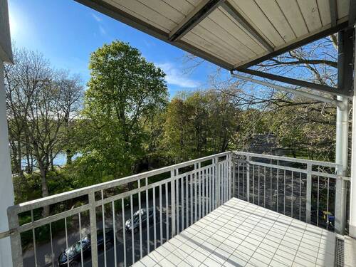 Balkon mit Blick ins Grüne - 