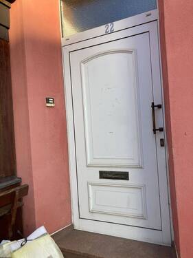 Hauseingangstür - 1 Zimmer Mehrfamilienhaus, Wohnhaus in Eilenburg