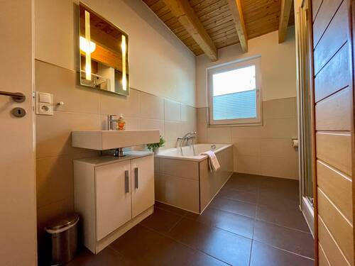 1. Bad im EG mit Wanne - 