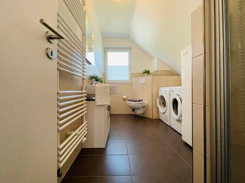 Bad mit Waschmaschine & Trockner - 