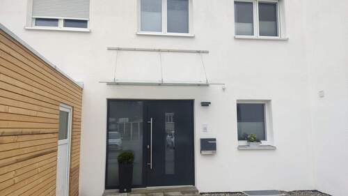 Hof, Haustüre - Moderne Doppelhaushälfte in Ravensburg - OHNE MAKLER