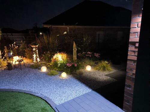 Poolbereich bei Nacht - 