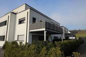 Hausansicht mit Balkon - Etagenwohnung mit 73,00 m&sup2; in Langsur-Grewenich zur Miete