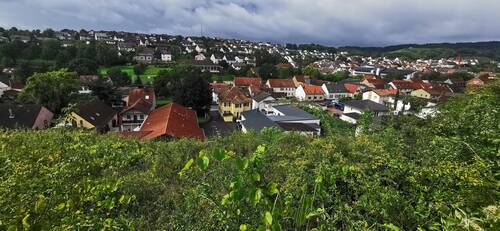 Blick vom Grundstück auf Wallhausen - Entwickeltes Baugrundstück mit Baugenehmigung für 4 Doppelhaushälften liegt vor