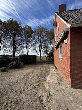 seitliche Hausansicht Re. - 