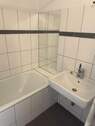 Bad mit Wanne - 2 Zimmer Etagenwohnung in Krefeld