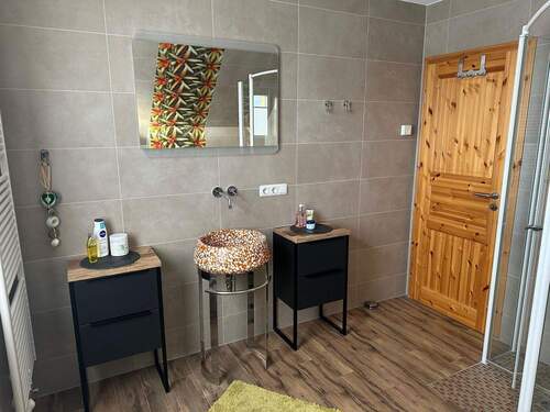 Wannenbad mit Dusche - 