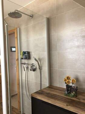 Wannenbad mit Dusche - 