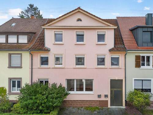 Straßenansicht (2) - 1 Zimmer Mehrfamilienhaus, Wohnhaus in Karlsruhe / Weiherfeld-Dammerstock