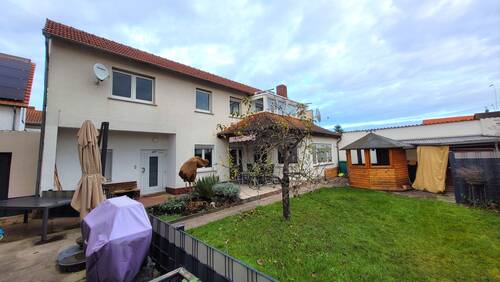Hausansicht - Vermietetes Haus mit Terrasse und eigenem Garten