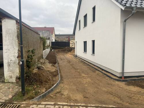 Zufahrt in Fertigstellung.JPG - 