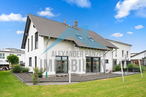 Außenansicht - Einfamilienhaus mit 220,00 m² in Fritzlar zum Kaufen