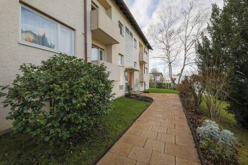 Zugangsweg und Eingangsbereich - 2 Zimmer Etagenwohnung in Pforzheim