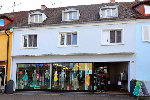 Außenansicht1.jpg - Ladengeschäft in 1A Lage (Fußgängerzone) in Breisach mit großer Schaufensterfront !