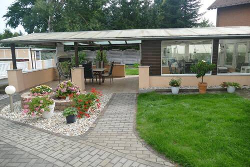 Terrasse und Wintergarten - 1 Zimmer Mehrfamilienhaus, Wohnhaus in Leipzig OT Thekla