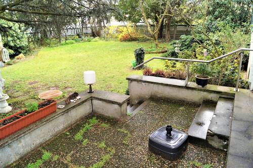 Terrasse mit großem Garten - 