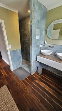 Badezimmer (1. OG) - 