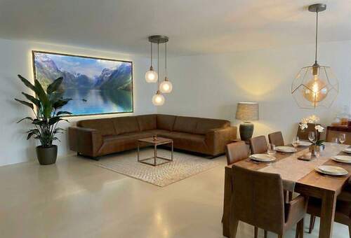 Wohn- und Essbereich - SOFORT BEZUGSFERTIG! 3 Zimmer, offene Küche auf 185qm Wohnfläche, zzgl. 65qm Nutzfläche im Keller