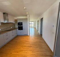 Attraktive 2-Zimmer-Wohnung - barrierefrei, mit Balkon, EBK und herrlicher Aussicht - Ochsenhausen