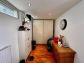 Eingang OG. - 7 Zimmer Einfamilienhaus in Saarbrücken