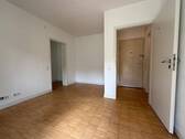 Wohnen Richtung Flur - 2 Zimmer Etagenwohnung zum Kaufen in Stuttgart