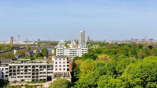 Ausblick - 3-Zimmer-Wohnung in gepflegtem Hochhaus mit zwei Balkonen samt Blick auf den Dom!
