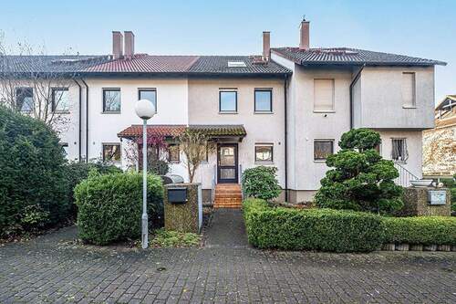 Hausansicht - Ihr neues Zuhause in Karow: Helles Reihenhaus mit Terrasse und Garten