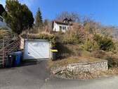 Garage und kleiner Stellplatz - 