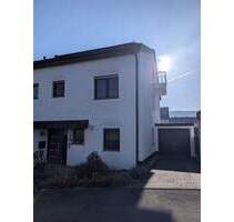 Sanierte DHH in Leonberg-Ezach, provisionsfrei, inkl. EBK