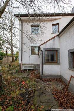 Blick von Osten auf das Wohnhaus - 