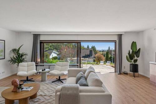 Skyline-Blick vom Wohnzimmer - 5 Zimmer Einfamilienhaus zum Kaufen in Bad Soden