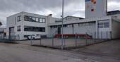 Außenansicht - 2 Lagerhallen mit Büros und Freifläche