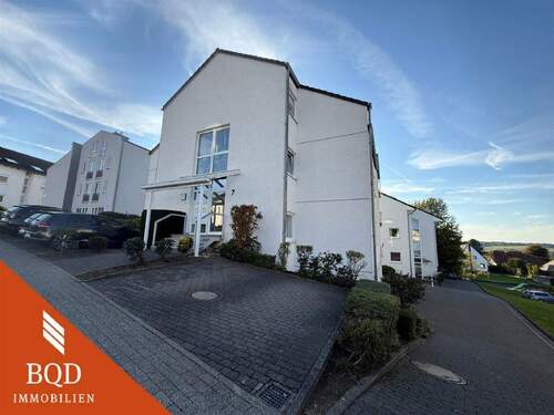 Hausansicht - Lichtdurchflutetes Wohnglück unterm Dach