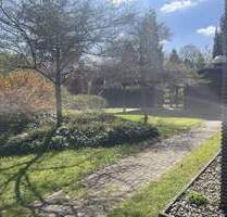 Großzügiges Grundstück in attraktiver Grünlage mit Altbestand zum Verwirklichen - Hamburg Volksdorf