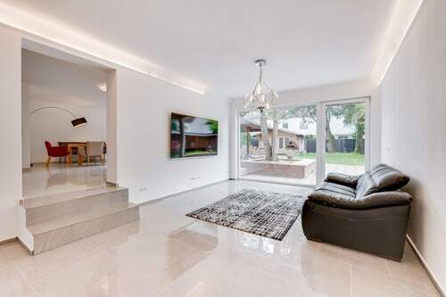 Wohnzimmer - 8 Zimmer Reihenendhaus in Taufkirchen