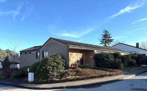 Ansicht Vorne - Einfamilienhaus als Winkelbungalow in AC-Laurensberg