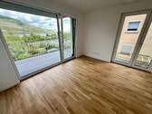 Wohnzimmmerbereich mit Rheintalpanorama - 2 Zimmer Etagenwohnung zur Miete in Bingen