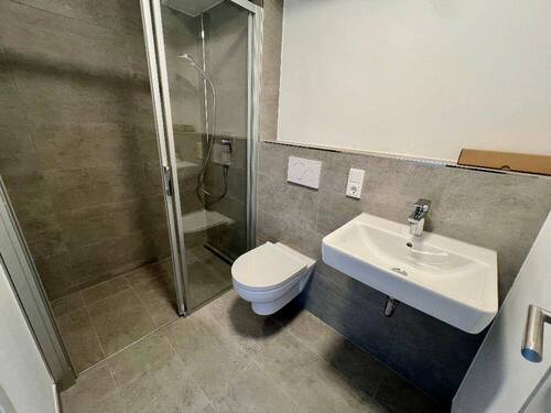 Bad mit bodengleicher Dusche - 