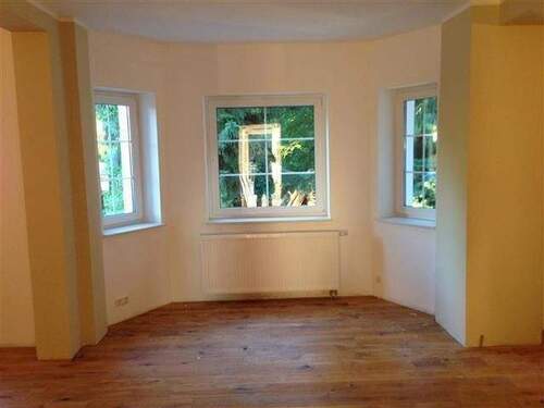 Wohnzimmer (5) (Klein) - Mehrfamilienhaus, Wohnhaus mit 175,00 m&sup2; in Berlin zur Miete