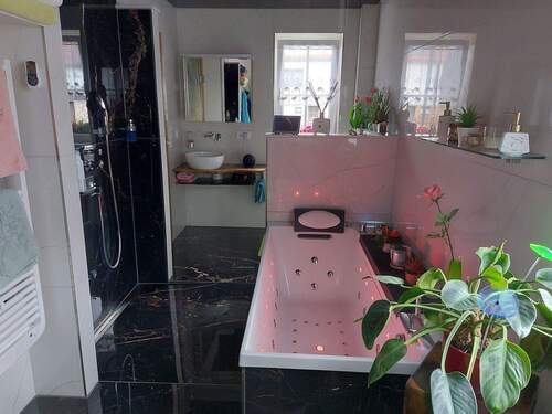 Wellnessbad mit Whirlpool EG - 